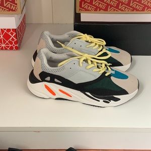 Yeezy Boost 700 like